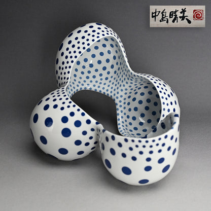 Porcelain Sculpture of Proliferating Form ー中島 晴美 “増殖する形”
