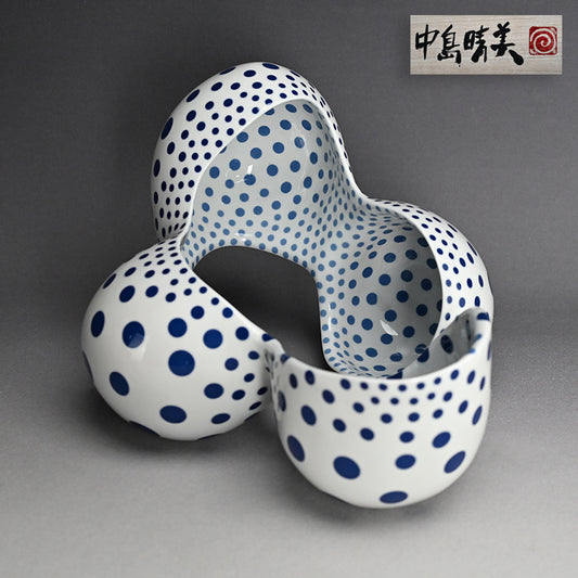 Porcelain Sculpture of Proliferating Form ー中島 晴美 “増殖する形”