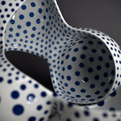 Porcelain Sculpture of Proliferating Form ー中島 晴美 “増殖する形”
