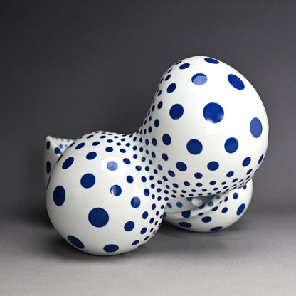 Porcelain Sculpture of Proliferating Form ー中島 晴美 “増殖する形”
