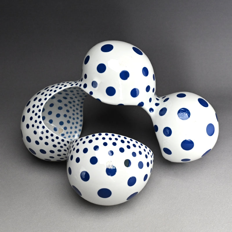 Porcelain Sculpture of Proliferating Form ー中島 晴美 “増殖する形”