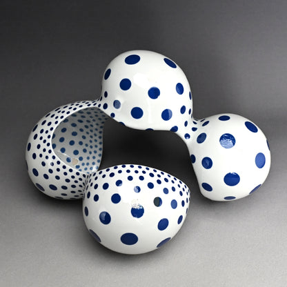 Porcelain Sculpture of Proliferating Form ー中島 晴美 “増殖する形”
