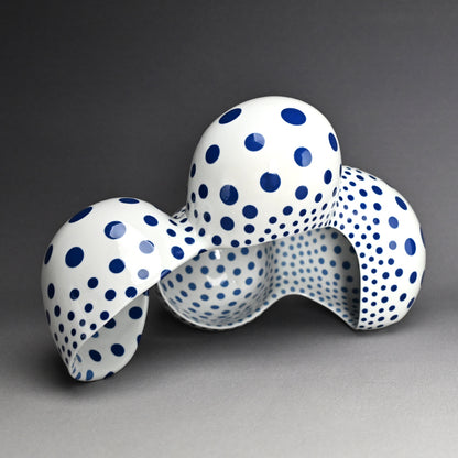 Porcelain Sculpture of Proliferating Form ー中島 晴美 “増殖する形”