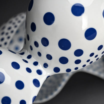Porcelain Sculpture of Proliferating Form ー中島 晴美 “増殖する形”