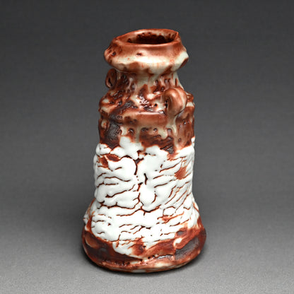 Singular Red Shino Vase ー加藤 土代久 "鼡志野花入"