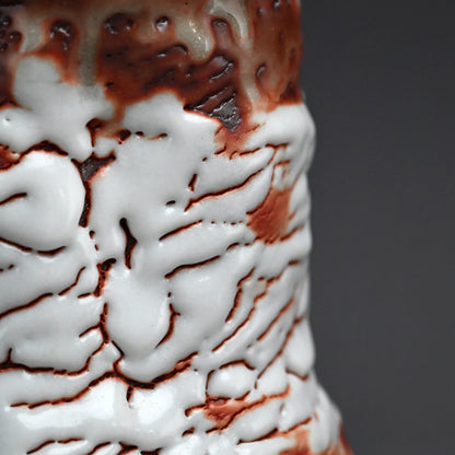Singular Red Shino Vase ー加藤 土代久 "鼡志野花入"
