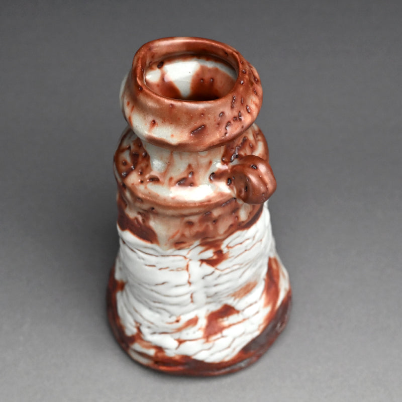 Singular Red Shino Vase ー加藤 土代久 "鼡志野花入"