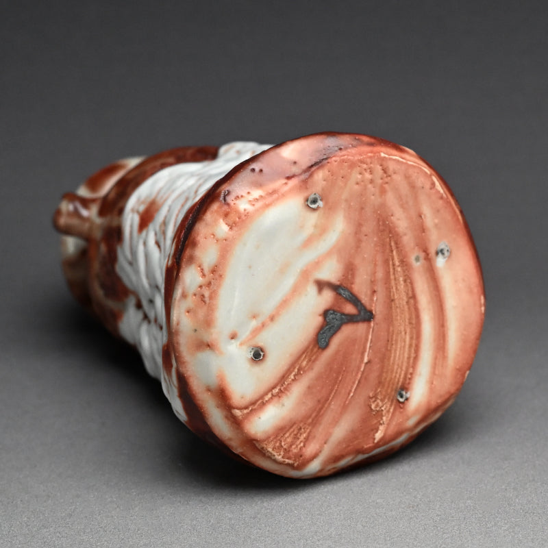 Singular Red Shino Vase ー加藤 土代久 "鼡志野花入"