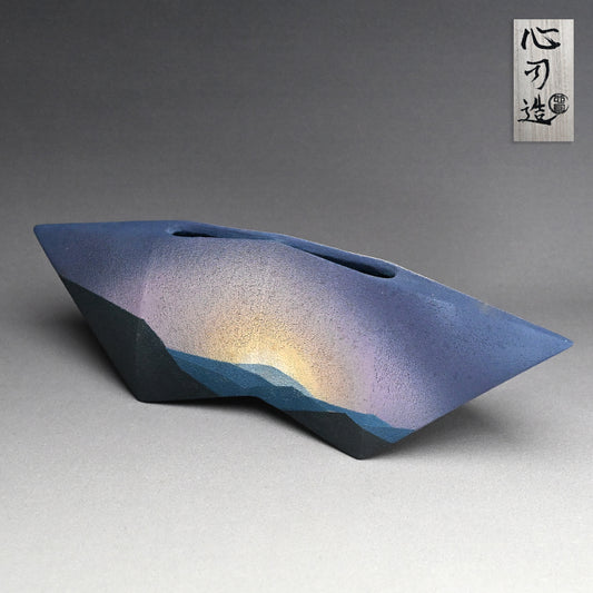 Radical Blue Hagi Dawn Vase ー心司窯 田中 克敏 “萩焼 光彩器”