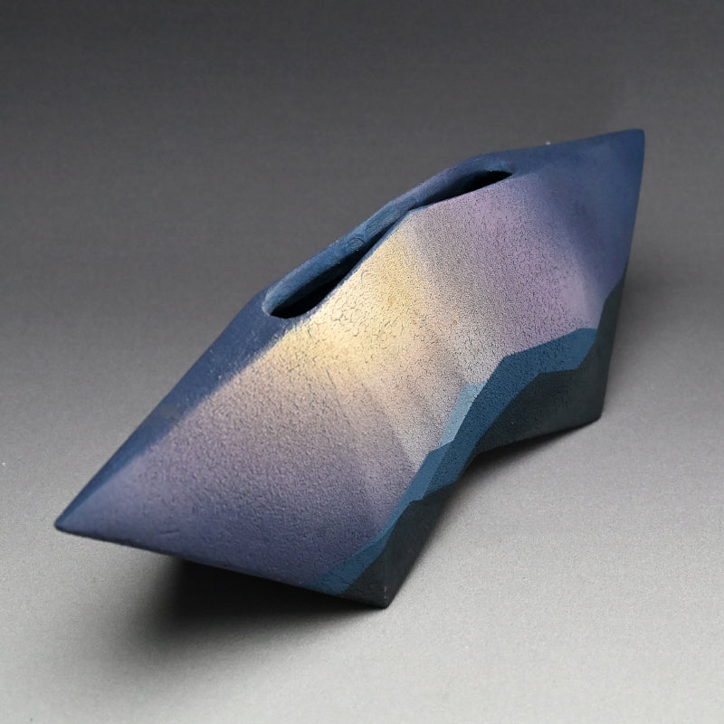 Radical Blue Hagi Dawn Vase ー心司窯 田中 克敏 “萩焼 光彩器”