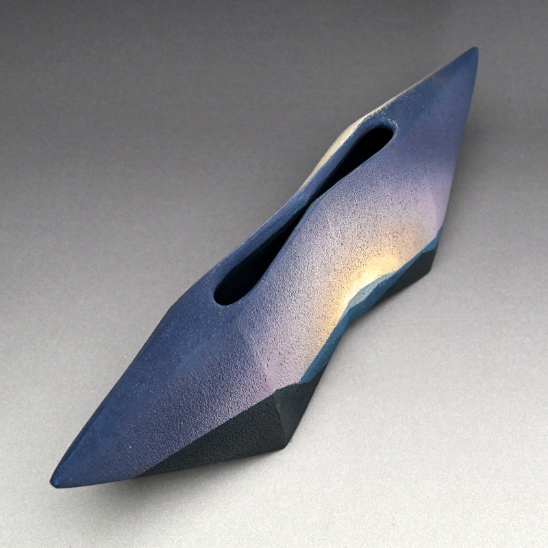 Radical Blue Hagi Dawn Vase ー心司窯 田中 克敏 “萩焼 光彩器”
