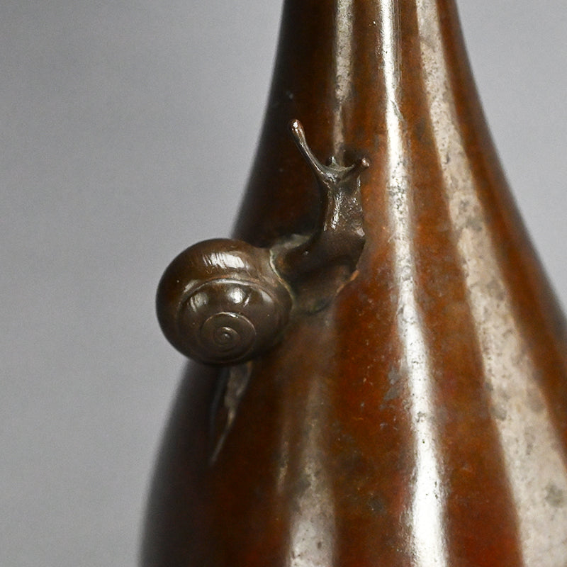 Gourd Shaped Bronze Vase w/ Snail ー西垣 一瑳 "黄銅瓢式 華瓶"