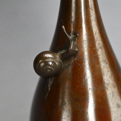 Gourd Shaped Bronze Vase w/ Snail ー西垣 一瑳 "黄銅瓢式 華瓶"
