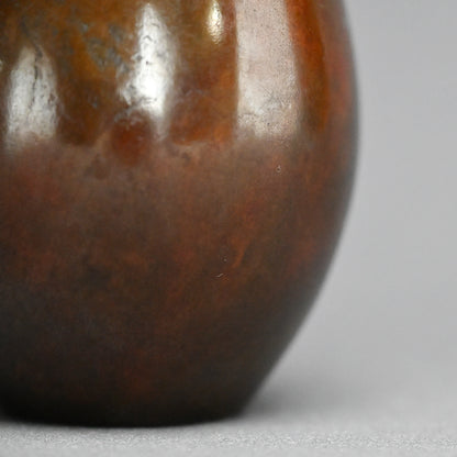 Gourd Shaped Bronze Vase w/ Snail ー西垣 一瑳 "黄銅瓢式 華瓶"