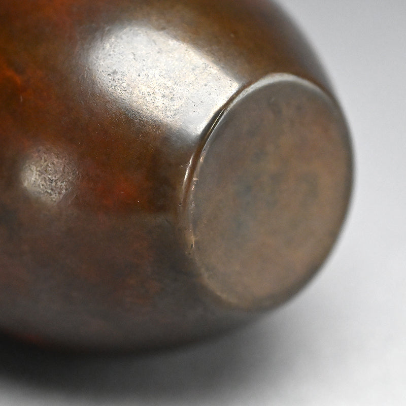 Gourd Shaped Bronze Vase w/ Snail ー西垣 一瑳 "黄銅瓢式 華瓶"