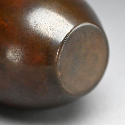 Gourd Shaped Bronze Vase w/ Snail ー西垣 一瑳 "黄銅瓢式 華瓶"