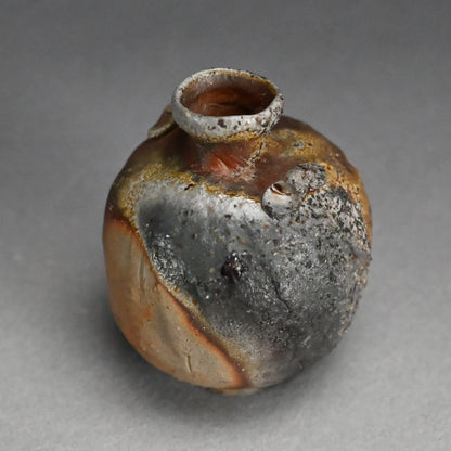 Bizen Yohen Tokkuri Sake Flask ー森 丁斎 “備前 手造り 窯変耳付徳利”