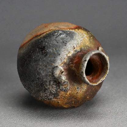 Bizen Yohen Tokkuri Sake Flask ー森 丁斎 “備前 手造り 窯変耳付徳利”