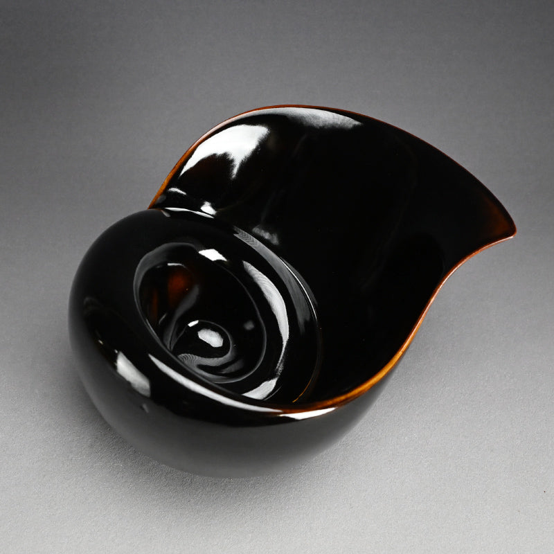 Uzumaki Pottery sculpture by female artist ー髙津 未央 "うずまき"