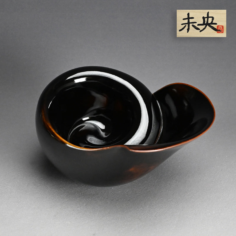 Uzumaki Pottery sculpture by female artist ー髙津 未央 "うずまき"