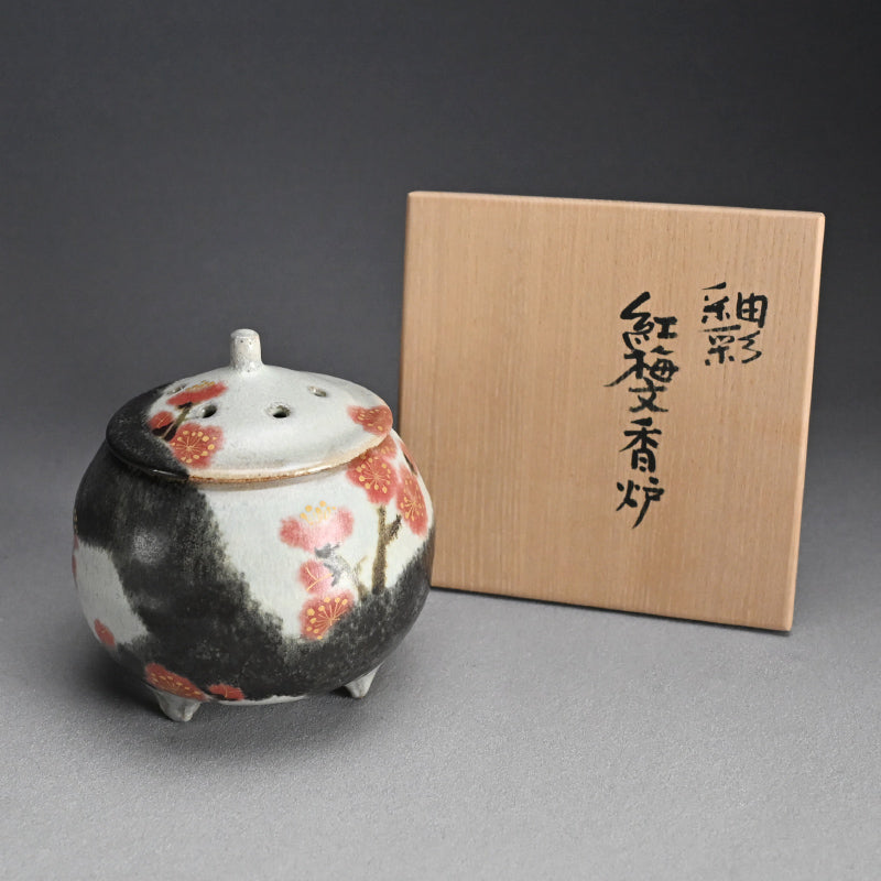 Koro with red plum pattern ー古川 隆久 “釉彩 紅梅文香炉”