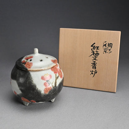 Koro with red plum pattern ー古川 隆久 “釉彩 紅梅文香炉”