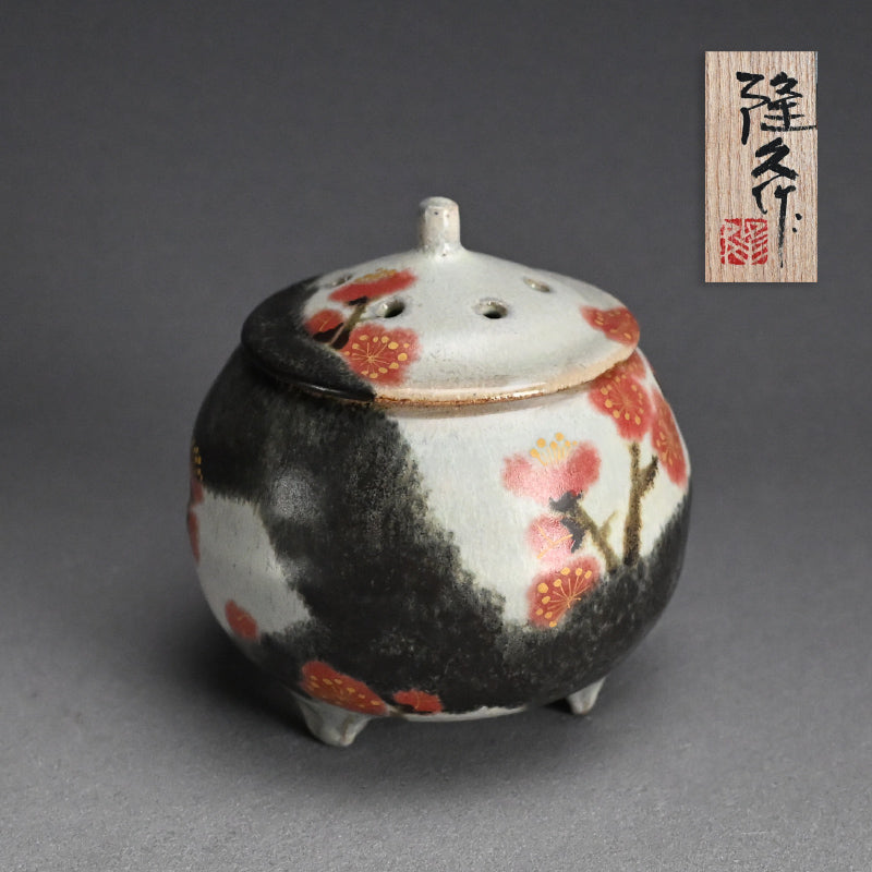 Koro with red plum pattern ー古川 隆久 “釉彩 紅梅文香炉”