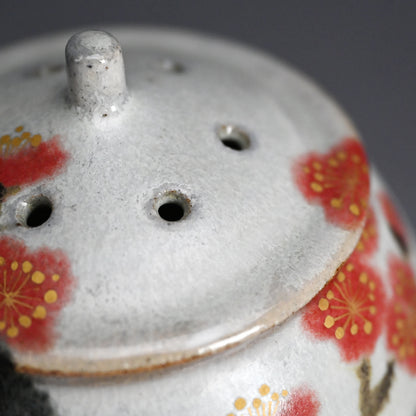 Koro with red plum pattern ー古川 隆久 “釉彩 紅梅文香炉”