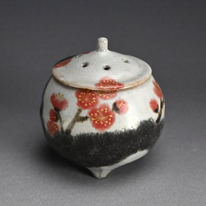 Koro with red plum pattern ー古川 隆久 “釉彩 紅梅文香炉”