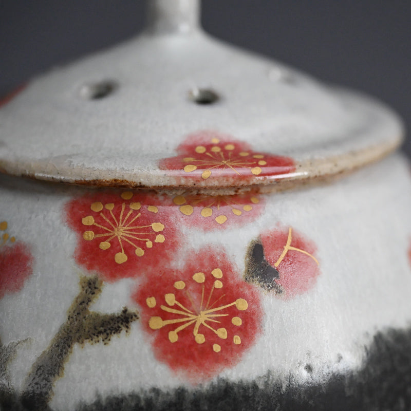 Koro with red plum pattern ー古川 隆久 “釉彩 紅梅文香炉”