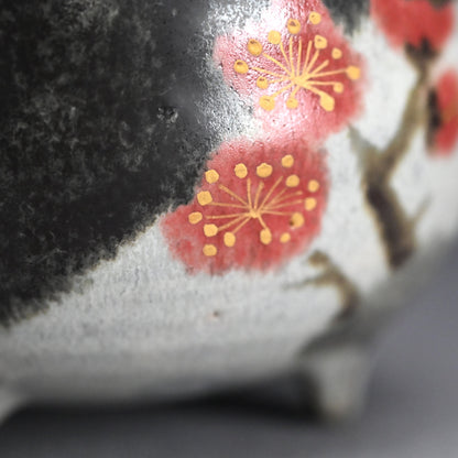 Koro with red plum pattern ー古川 隆久 “釉彩 紅梅文香炉”