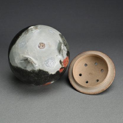 Koro with red plum pattern ー古川 隆久 “釉彩 紅梅文香炉”