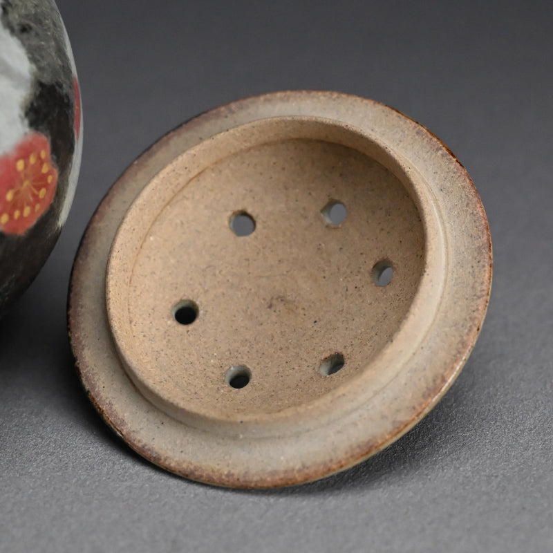 Koro with red plum pattern ー古川 隆久 “釉彩 紅梅文香炉”