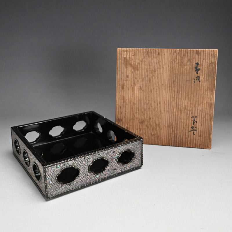Edo p. Japanese Lacquer Box, with Mother of Pearl Inlay