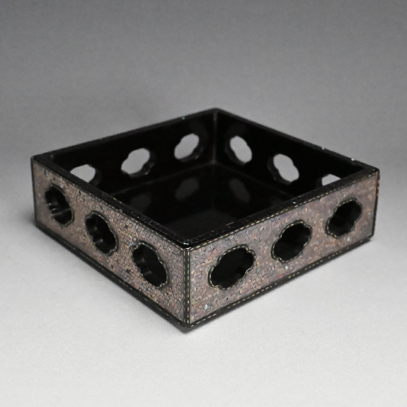 Edo p. Japanese Lacquer Box, with Mother of Pearl Inlay