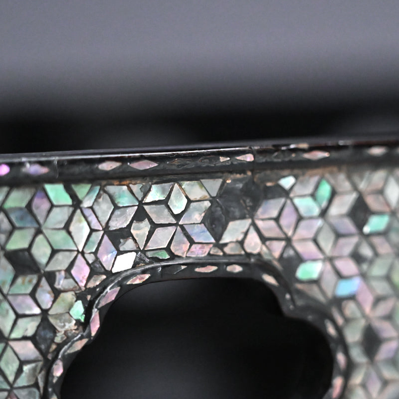 Edo p. Japanese Lacquer Box, with Mother of Pearl Inlay