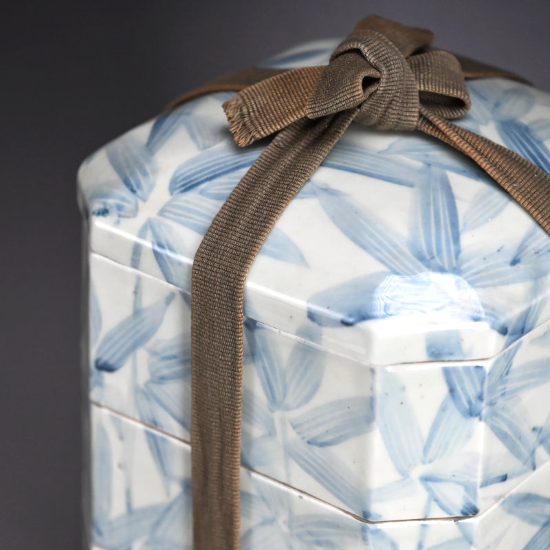 Porcelain Stacking Box Set Decorated ー藤井 達吉 "染付竹文 重箱"