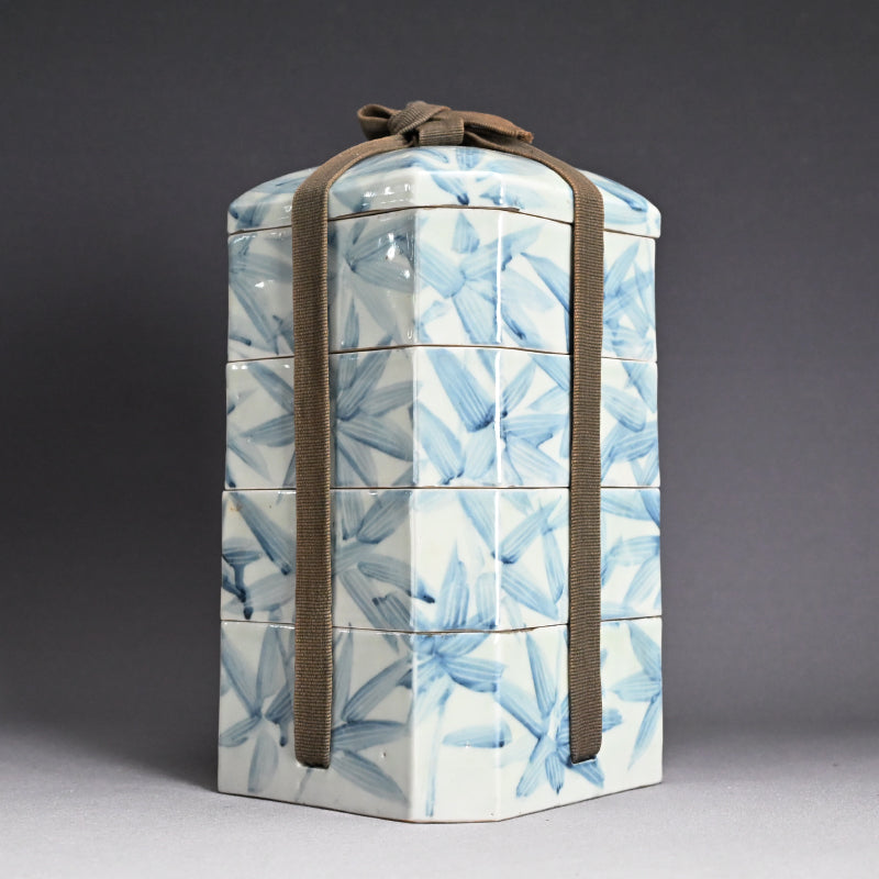 Porcelain Stacking Box Set Decorated ー藤井 達吉 "染付竹文 重箱"