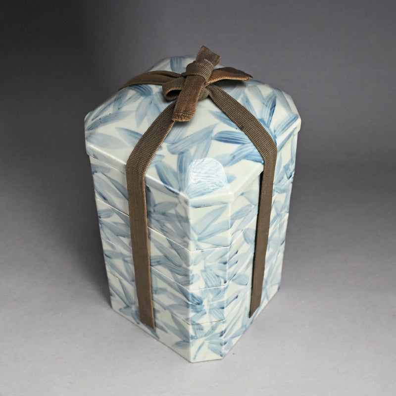 Porcelain Stacking Box Set Decorated ー藤井 達吉 "染付竹文 重箱"