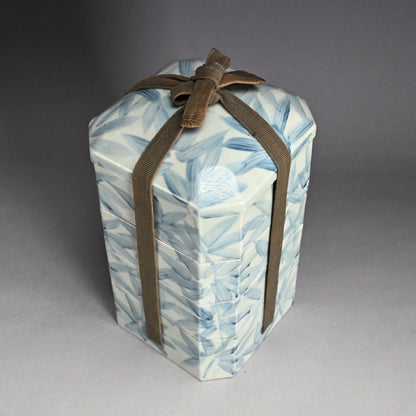 Porcelain Stacking Box Set Decorated ー藤井 達吉 "染付竹文 重箱"