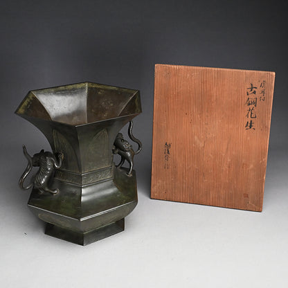 Edo p. Flaring Bronze Vase with Tiger Handles ー越後 守 "虎耳付古銅花生"