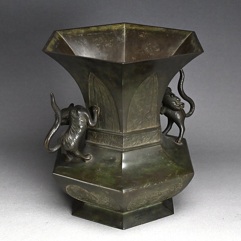 Edo p. Flaring Bronze Vase with Tiger Handles ー越後 守 "虎耳付古銅花生"