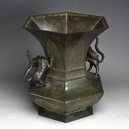 Edo p. Flaring Bronze Vase with Tiger Handles ー越後 守 "虎耳付古銅花生"