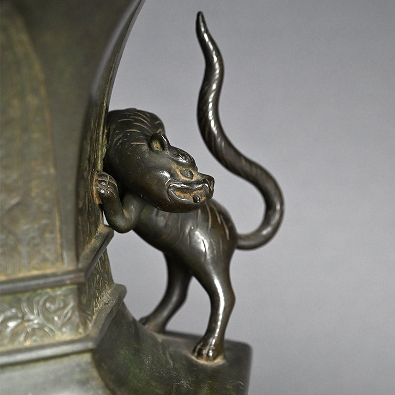 Edo p. Flaring Bronze Vase with Tiger Handles ー越後 守 "虎耳付古銅花生"