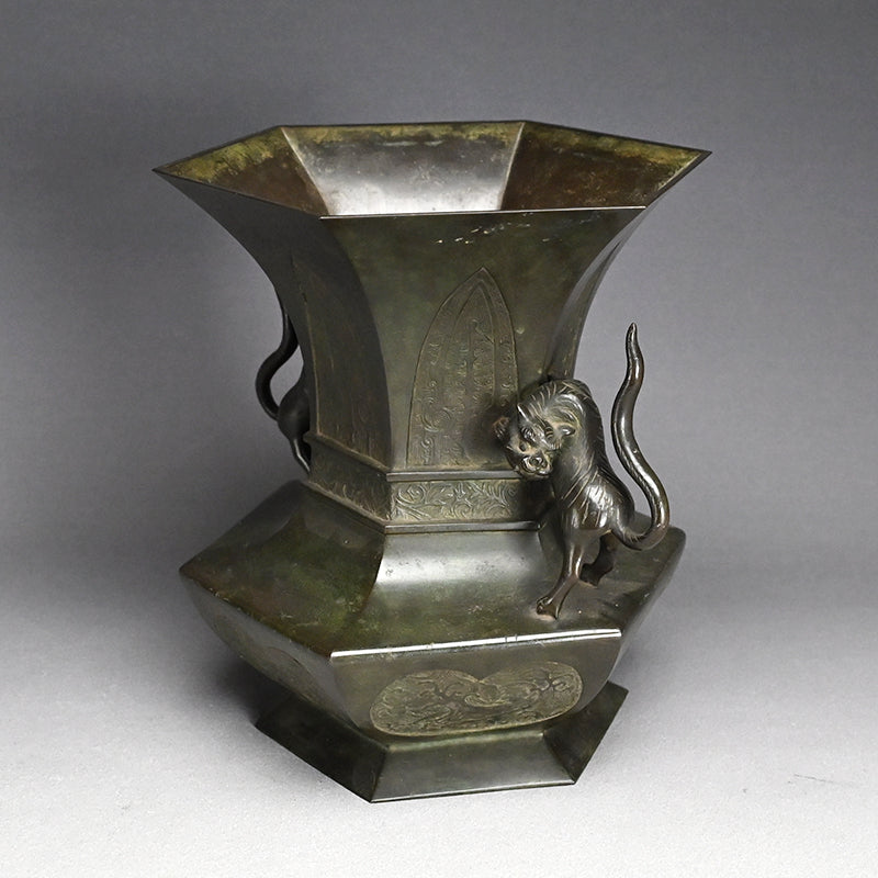 Edo p. Flaring Bronze Vase with Tiger Handles ー越後 守 "虎耳付古銅花生"