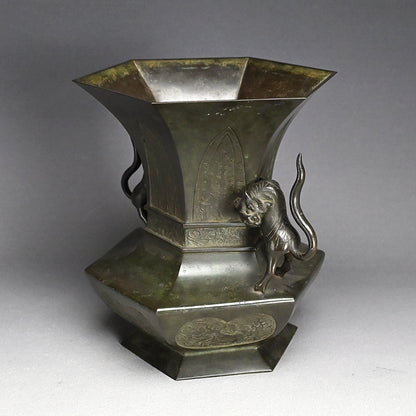 Edo p. Flaring Bronze Vase with Tiger Handles ー越後 守 "虎耳付古銅花生"