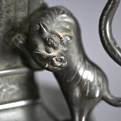 Edo p. Flaring Bronze Vase with Tiger Handles ー越後 守 "虎耳付古銅花生"