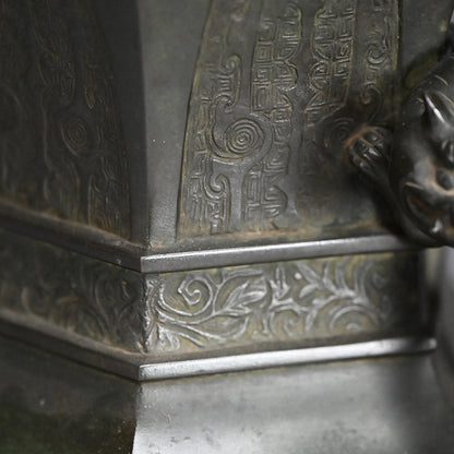 Edo p. Flaring Bronze Vase with Tiger Handles ー越後 守 "虎耳付古銅花生"