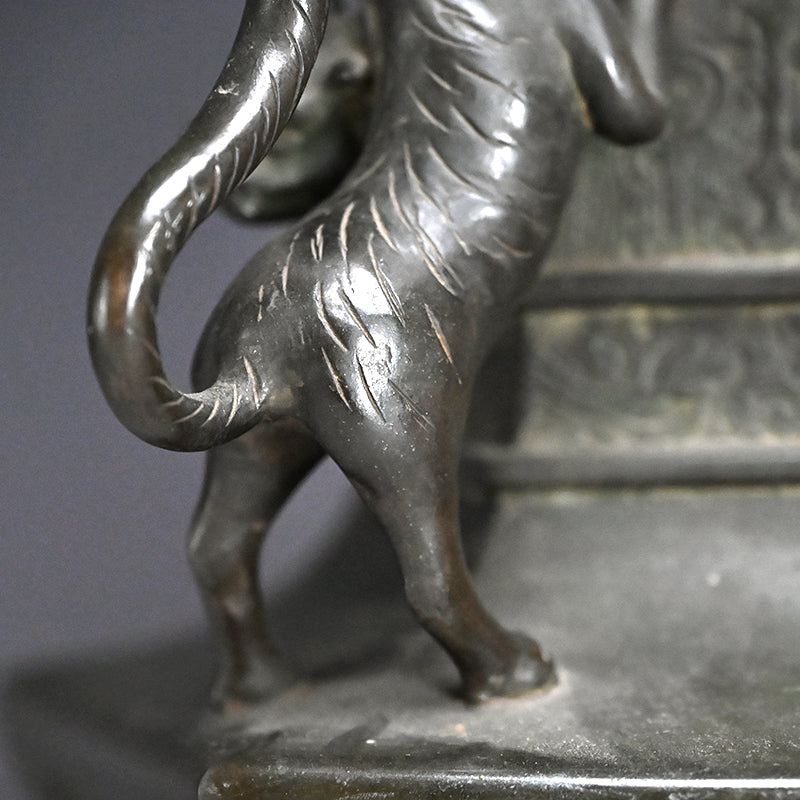Edo p. Flaring Bronze Vase with Tiger Handles ー越後 守 "虎耳付古銅花生"