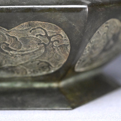 Edo p. Flaring Bronze Vase with Tiger Handles ー越後 守 "虎耳付古銅花生"